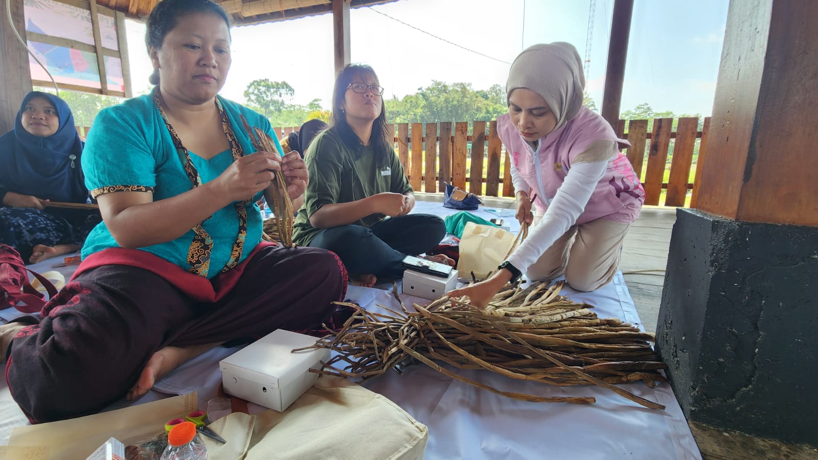 PLN Peduli: Menganyam Harapan di Tepian Rawa Pening