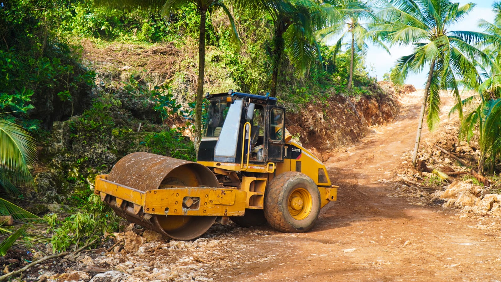 Pembukaan Jalan Penghubung Kepulauan Umbele Capai Progres 25 Persen
